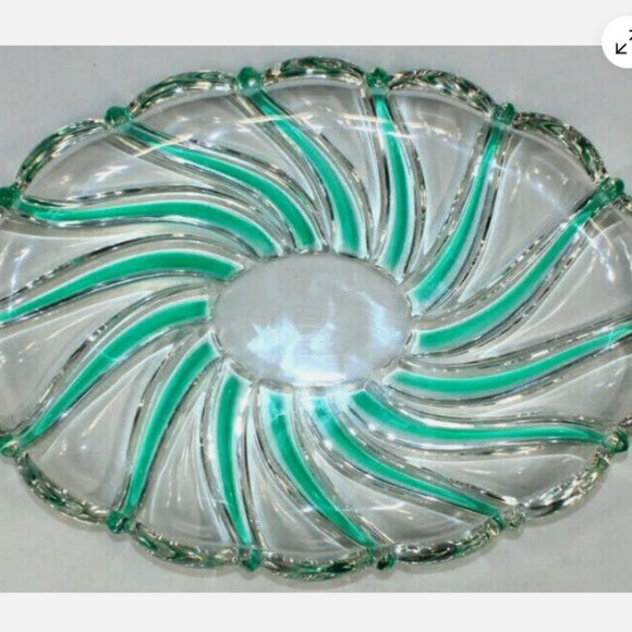 Mikasa Glass Candy Dish Bowl Oval Christmas Candy Green Swirl 9 1/4" x 6 1/2" - Picture 3 of 7